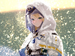 1girl absurdres blonde_hair blue_capelet blurry blurry_background breasts capelet chest_harness colored_inner_hair commentary green_eyes grey_hair harness hat highres hood hood_up hooded_capelet light_blush long_hair looking_at_viewer medium_breasts multicolored_eyes multicolored_hair nijisanji outdoors pocket police police_badge police_hat police_uniform quilted_capelet rinderon0722 shioriha_ruri shioriha_ruri_(1st_costume) shirt shirt_tucked_in snow_on_body snow_on_clothes snow_on_head snow_on_headwear snowing solo symbol-only_commentary tassel three_quarter_view two-sided_capelet two-tone_eyes two-tone_hair upper_body virtual_youtuber white_capelet white_hat white_shirt yellow_eyes