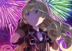 1girl aerial_fireworks blonde_hair blue_eyes brown_gloves closed_mouth colored_eyelashes curly_hair fireworks gloves hair_between_eyes jacket long_hair lyza_(made_in_abyss) made_in_abyss night night_sky outdoors short_sleeves sky smile solo upper_body very_long_hair ximu_shilang