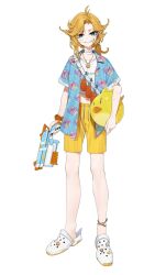 1girl :3 bandolier belt blonde_hair commentary crocs crop_top dokibird_(vtuber) dokibird_(vtuber)_(summer) english_commentary feather_hair flipped_hair green_eyes hawaiian_shirt highres holding holding_water_gun indie_virtual_youtuber jewelry kamameshi_gougoumaru looking_at_viewer necklace official_art ponytail sandals scar scar_on_arm scrunchie second-party_source shirt shorts smile solo striped_clothes striped_shorts vertical-striped_clothes vertical-striped_shorts virtual_youtuber water_balloon water_gun white_sandals white_shirt wrist_scrunchie yellow_shorts