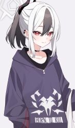 1girl bag black_hair black_hoodie black_horns blue_archive blush closed_mouth collarbone commentary_request demon_horns ear_piercing halo hand_in_pocket highres hood hoodie horns kayoko_(blue_archive) long_sleeves looking_at_viewer mole mole_on_shoulder multicolored_hair piercing plastic_bag ponytail red_eyes simple_background solo standing two-tone_hair ugai0524 white_background white_hair