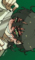 1boy artist_name bandaid bandaid_on_face black_hair degrees_of_lewdity green_background green_eyes highres holding holding_knife knife kylar_(degrees_of_lewdity) kylar_(male)_(degrees_of_lewdity) looking_at_viewer shirt short_hair sideways simple_background solo white_shirt xia_side