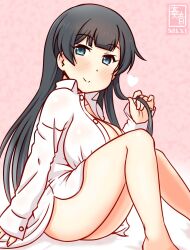 1girl agano_(kancolle) alternate_costume artist_logo black_hair breasts cleavage dated feet_out_of_frame gradient_background heart holding holding_own_hair kanon_(kurogane_knights) kantai_collection large_breasts logo long_hair one-hour_drawing_challenge pink_background smile solo