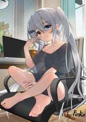 1girl absurdres artist_name bare_shoulders barefoot black_shirt blue_eyes blush breasts chair closed_mouth collarbone day feet full_body grey_hair hair_between_eyes hair_ornament hairclip hand_on_own_leg hand_up head_tilt heterochromia highres indoors long_hair looking_at_viewer monitor no_pants on_chair orange_eyes original pinko_(oknip) shirt short_sleeves sidelocks sitting small_breasts smile solo split_mouth t-shirt toes twintails very_long_hair window_blinds