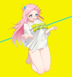 1girl barefoot blue_eyes bocchi_the_rock! breasts cable_tie cameltoe commentary cube_hair_ornament eltir full_body gotoh_hitori hair_ornament highres large_breasts long_hair one_side_up open_mouth panties pink_hair short_sleeves sidelocks simple_background solo symbol-only_commentary underwear white_panties yellow_background