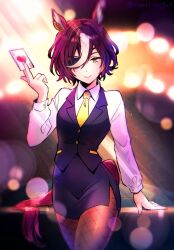 1girl animal_ears blurry blurry_background card cowboy_shot eyepatch highres holding holding_card horse_ears horse_girl horse_tail looking_at_viewer necktie poker shirt short_hair smile solo striped_hair tail tanino_gimlet_(umamusume) umamusume white_shirt yellow_eyes yellow_necktie yuzuki_v