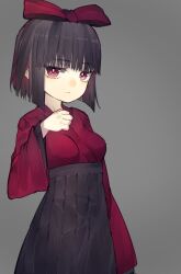 1girl black_hair black_skirt blunt_sidelocks bob_cut bow breasts clenched_hand closed_mouth colored_inner_hair commentary_request commission cowboy_shot expressionless grey_background hair_bow hakama hakama_skirt hand_up high-waist_skirt highres japanese_clothes kimono long_sleeves looking_at_viewer looking_to_the_side multicolored_hair original red_bow red_eyes red_hair red_kimono riuichi sidelocks skeb_commission skirt small_breasts solo two-tone_hair wide_sleeves