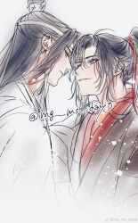 2boys ahoge bishounen black_hair black_hanfu blush chinese_clothes chinese_commentary eye_contact eyelashes face-to-face forehead-to-forehead grey_eyes hair_ribbon hanfu headband heads_together highres lan_wangji light_particles long_hair looking_at_another male_focus mg_ms_dayo modao_zushi multiple_boys parted_lips ponytail red_ribbon ribbon robe sidelocks smile topknot twitter_username upper_body watermark wei_wuxian weibo_watermark white_hanfu white_headband xiao_guan_(headdress) yaoi
