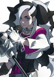1boy belt bite_addict black_hair closed_mouth commentary_request cropped_jacket eyeshadow frown green_eyes grey_eyeshadow highres holding holding_microphone jacket long_hair looking_at_viewer makeup male_focus microphone microphone_stand multicolored_hair nintendo piers_(pokemon) pokemon pokemon_swsh shirt simple_background solo two-tone_hair white_background white_hair white_jacket