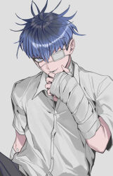 1boy bandaged_arm bandaged_hand bandages black_hair blue_eyes blue_hair chin_piercing cracked_skin eyepatch face_piercing grey_background hand_up highres looking_at_viewer male_focus mini_(mini_ma_list) multicolored_hair omokage_yugamu piercing shirt short_hair simple_background solo the_hundred_line_-last_defense_academy- upper_body white_shirt