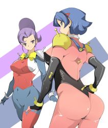 2girls allenby_beardsley allenby_beardsley_(cosplay) ass blue_eyes blue_hair bow breasts cosplay covered_erect_nipples g_gundam gundam gundam_build_fighters gundam_build_fighters_try hair_ornament hand_on_own_hip highres mecha_pilot_suit mobile_trace_suit multiple_girls name_john ponytail purple_eyes purple_hair rain_mikamura rain_mikamura_(cosplay) sano_keiko_(gundam_bf) shigure_mahiru short_hair skin_tight