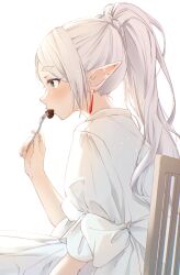 1girl blush chair dress earrings eating elf floating_earring food fork frieren from_side green_eyes hand_up high_ponytail highres holding holding_fork jewelry long_hair omichi_1219 on_chair pointy_ears ponytail simple_background sitting solo sousou_no_frieren white_background white_dress white_hair