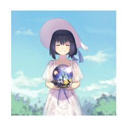 1girl artist_name blurry blurry_background closed_eyes collarbone dress facing_viewer fate/grand_order fate_(series) hair_ribbon hat hidariyana highres holding holding_snow_globe kuonji_alice kuonji_alice_(third_ascension) parted_bangs parted_lips picture_frame ribbon see-through_clothes short_hair sidelocks smile snow_globe solo star_(symbol) sun_hat sundress teeth white_hat