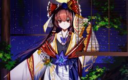 1girl alternate_costume bow brown_hair butterfly_necklace chinese_commentary closed_mouth clothing_request commentary_request flower frilled_bow frilled_hair_tubes frills hair_bow hair_flower hair_ornament hair_tubes hakurei_reimu hand_fan highres holding holding_fan japanese_clothes kimono long_hair long_sleeves looking_at_viewer night night_sky ox-gear-xo purple_flower red_bow red_eyes sheath sheathed sky solo star_(sky) touhou very_long_hair wide_sleeves