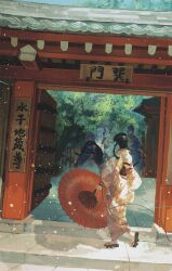 1girl 3boys absurdres architecture black_cloak black_hair blue_hair blue_kimono blue_ribbon cloak day dutch_angle east_asian_architecture facing_away female_saniwa_(touken_ranbu) fence floating_hair gate highres holding holding_sword holding_umbrella holding_weapon hood hood_down japanese_clothes kariginu kasen_kanesada kimono light_particles looking_at_another looking_at_viewer mask mengxiaheqing multiple_boys obi oil-paper_umbrella outdoors pavement purple_hair red_kimono red_ribbon ribbon sandals saniwa_(touken_ranbu) sash shadow sidelocks standing string string_of_fate sword touken_ranbu tree tsurumaru_kuninaga umbrella updo walking weapon white_hair white_kimono yukata zouri