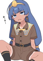 1girl absurdres belt black_belt black_socks blue_eyes blue_hair brown_shirt brown_shorts collared_shirt commentary earrings facial_mark gold_headdress highres hot jewelry key_earrings kneehighs long_hair michigami_nareko multicolored_shirt open_mouth shirt shorts simple_background sitting snackdang socks solo sweat tan tanline touhou translation_request triangle triangle_facial_mark very_long_hair white_background