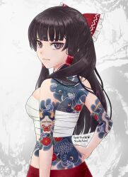 Rule 34 | 1girl, artist name, back tattoo, bandeau, black hair, bow, chest sarashi, fish tattoo, from behind, hair bow, hair tubes, hakurei reimu, highres, long hair, purple eyes, red bow, red skirt, sarashi, skirt, solo, strapless, szr962, tattoo, touhou, tube top