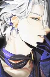 1boy antenna_hair biting biting_glove black_choker black_gloves black_shirt blue_eyes choker commentary earclip english_commentary gloves highres honkai:_star_rail honkai_(series) lolleia male_focus official_alternate_costume parted_bangs phainon_(fashion)_(honkai:_star_rail) phainon_(honkai:_star_rail) ponytail shirt short_hair solo spotlight watermark white_hair