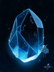 1other artist_name astronaut backpack bag commentary constellation crystal gloves hand_up helmet highres kazunoko_(kazunoko_zunoco) night night_sky original radio_antenna signature sky solo space_helmet spacesuit sparkle star_(sky) starry_sky white_gloves