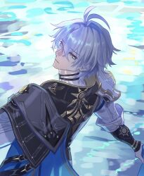 Rule 34 | 1boy, antenna hair, armor, back, black choker, blue cape, cape, cape grab, choker, closed mouth, clothes grab, coat, grey hair, hair between eyes, honkai: star rail, honkai (series), looking at viewer, looking back, male focus, pauldrons, phainon (honkai: star rail), short hair, shoulder armor, single pauldron, solo, tanemaki monaka, upper body, water, white coat