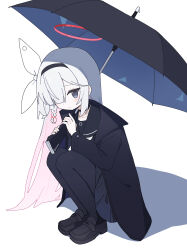 1girl absurdres ame_miya_ta black_coat black_eyes black_hairband black_pantyhose black_sailor_collar black_shirt black_shoes black_skirt black_umbrella blue_archive bow closed_mouth coat colored_inner_hair dot_mouth dot_nose hair_over_one_eye hairband halo highres holding holding_umbrella long_hair long_sleeves looking_at_viewer multicolored_hair pantyhose pink_hair plana_(blue_archive) red_halo sailor_collar shadow shirt shoes simple_background skirt solo squatting umbrella very_long_hair white_background white_bow white_hair
