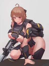 1girl absurdres ahoge belt_pouch breasts brown_hair closed_mouth commentary_request gun helldiver_(helldivers) helldivers_(series) helmet highres holding holding_gun holding_weapon korean_commentary large_breasts leaning_forward nipples pouch pussy quias red_eyes short_hair simple_background solo unworn_headwear unworn_helmet weapon white_background