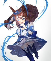 1girl absurdres animal_ears black_scrunchie blue_bow blue_eyes bow braid breasts brown_hair dress ear_bow feet_out_of_frame gradient_background hair_between_eyes hair_ornament hair_scrunchie highres horse_ears horse_girl large_breasts long_hair looking_at_viewer low-tied_long_hair multicolored_hair narumi_yuzurai running scrunchie simple_background sleeveless sleeveless_dress solo streaked_hair super_creek_(umamusume) umamusume very_long_hair white_background white_hair wrist_cuffs