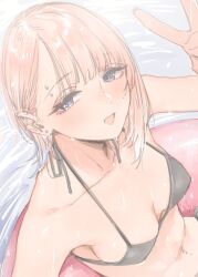 1girl asymmetrical_bangs bikini black_bikini blue_eyes blush breasts cleavage commentary_request ear_piercing eyebrow_piercing face_piercing goshiki_suzu highres innertube looking_at_viewer medium_breasts multicolored_hair open_mouth original piercing pink_hair solo swim_ring swimsuit v water wet wet_hair