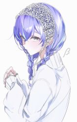 1boy blue_hair braid closed_mouth expressionless grey_eyes hairband highres hoshirube_sho kokuto_(bsmilk) long_hair looking_at_viewer male_focus multicolored_hair nijisanji purple_hair simple_background sleeves_past_wrists solo streaked_hair sweater turtleneck turtleneck_sweater twin_braids two-tone_hair upper_body virtual_youtuber white_background white_hairband white_sweater