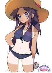 1girl bikini black_bikini black_hair breasts brown_hat collarbone eyelashes gen_1_pokemon hat holding holding_poke_ball leaf_(pokemon) long_hair navel nintendo parted_lips poke_ball poke_ball_(basic) pokemon pokemon_frlg squirtle sun_hat swimsuit tan tanline very_long_hair wading white_background yasaikakiage