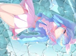 1girl absurdres arona_(blue_archive) blue_archive blue_eyes blue_hair blue_halo blue_shirt blush bow_hairband braid choker colored_inner_hair hair_over_one_eye hairband halo highres looking_at_viewer multicolored_hair neckerchief partially_submerged pink_hair sailor_collar sakusakutomato school_uniform shirt single_braid skirt smile solo white_choker white_hairband white_neckerchief white_sailor_collar white_skirt