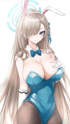 1girl absurdres animal_ears asuna_(blue_archive) asuna_(bunny)_(blue_archive) asymmetrical_bangs blonde_hair blue_archive blue_bow blue_bowtie blue_eyes blue_halo blue_leotard bow bowtie breasts detached_collar fake_animal_ears gloves hair_over_one_eye halo hand_on_own_chest highleg highleg_leotard highres large_breasts leotard long_hair looking_at_viewer mole mole_on_breast official_alternate_costume pantyhose playboy_bunny rabbit_ears simple_background smile standing strapless strapless_leotard su901 traditional_bowtie white_background white_gloves