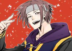 :d brown_eyes brown_hair device_reign hand_up hiiragi_seishirou_(device_reign) hood hood_down kusu_(moo1225) male_focus open_mouth red_background short_hair smile upper_body