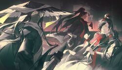 1boy 2girls black_gloves black_hair black_hanfu black_robe chinese_clothes cityscape closed_eyes curtained_hair decapitation faceless from_side gloves glowing glowing_eye hair_flowing_over hair_ornament hair_over_one_eye hand_fan hanfu hat haze high_ponytail highres holding holding_fan holding_sword holding_weapon jia_qiu_(project_moon) jing84672940 limbus_company long_hair looking_at_viewer multicolored_hair multiple_girls one_eye_covered outstretched_hand ponytail power_lines project_moon red_scarf red_streaks robe scabbard scarf severed_head sheath sidelocks smile stole straw_hat streaked_hair sunlight sword very_long_hair weapon wide_sleeves yellow_eyes zigong_(project_moon) zilu_(project_moon)