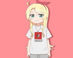 1girl :3 akaki_aoyama aqua_eyes blonde_hair bow_hairband closed_mouth cross cross_necklace english_text hairband himesaka_noa jewelry light_blush long_hair looking_at_viewer my_beautiful_dark_twisted_fantasy necklace pink_background red_hairband shirt simple_background solo t-shirt watashi_ni_tenshi_ga_maiorita! white_shirt