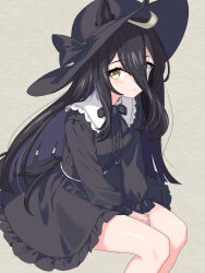 1girl alternate_costume animal_ears black_dress black_hair black_hat dress ears_through_headwear gothic_lolita hair_over_one_eye hat highres horse_ears horse_girl lolita_fashion long_hair looking_at_viewer manhattan_cafe_(umamusume) simple_background sitting solo sun_hat umamusume white_background white_hair yellow_eyes zenbrush2