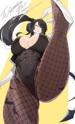 1girl anagumasan animal_ears au_ra black_hair black_leotard breasts cleavage closed_mouth commission dragon_horns dragon_tail eyebrows_hidden_by_hair fake_animal_ears final_fantasy final_fantasy_xiv fishnet_pantyhose fishnets gloves hair_over_one_eye hand_on_own_leg highres horns huge_breasts leotard lips looking_at_viewer looking_down pantyhose playboy_bunny ponytail rabbit_ears sapphira_nyx scales second-party_source smile solo split standing standing_on_one_leg standing_split tail underboob warrior_of_light_(ff14) white_gloves yellow_eyes
