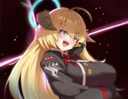 1girl ahoge akari_(blue_archive) arm_under_breasts black_background black_gloves blonde_hair blue_archive blush breasts brown_horns commentary_request fangs forward-facing_horns gehenna_academy_logo gloves hand_on_own_cheek hand_on_own_face highres horns large_breasts long_hair long_sleeves looking_at_viewer open_mouth patanda purple_eyes smile solo teeth upper_body