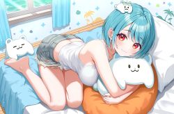 1girl absurdres aqua_hair ass bare_shoulders barefoot breasts closed_mouth curtains denim denim_shorts highres indoors large_breasts midriff on_bed pillow red_eyes shiranami_ramune shiranami_ramune_(4th_costume) shirt short_hair shorts smile solo sunamama4788 virtual_youtuber vspo! white_shirt window