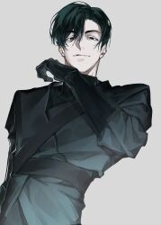 1boy absurdres alien_stage black_eyes black_gloves black_hair black_shirt cheng_yuan chinese_commentary closed_mouth commentary fang gloves highres ivan_(alien_stage) male_focus red_pupils shirt short_hair simple_background solo upper_body very_short_hair