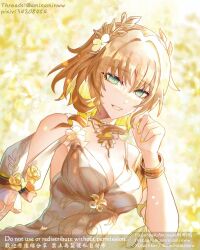 1girl aglaea_(honkai:_star_rail) aminww_amingming bare_shoulders blonde_hair bracelet breasts chinese_commentary cleavage commentary_request dress green_eyes grin honkai:_star_rail honkai_(series) jewelry looking_at_viewer medium_breasts nail_polish short_hair smile solo upper_body white_dress yellow_nails