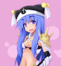 1girl armor bikini_armor black_hat blue_hair breasts commentary_request hat long_hair looking_at_viewer noah_hat_(ragnarok_online) open_mouth pink_background purple_eyes ragnarok_online rune_knight_(ragnarok_online) sidelocks small_breasts smile solo spiked_pauldrons upper_body yoshihiro-m