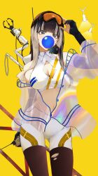 1girl absurdres black_gloves blunt_bangs breasts cleavage elbow_gloves gloves half_gloves highres hololive juufuutei_raden menomeno_draw multicolored_hair navel simple_background solo streaked_hair two-tone_hair virtual_youtuber yellow_background