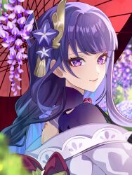 1girl back back_bow back_tattoo blue_pupils blunt_bangs blurry blurry_background bow braid bridal_gauntlets closed_mouth clothing_cutout depth_of_field eyeliner flower genshin_impact gradient_hair hair_ornament highres holding holding_umbrella japanese_clothes kimono light_smile long_braid long_hair looking_at_viewer looking_to_the_side makeup mitsudomoe_(shape) mole mole_under_eye multicolored_eyes multicolored_hair neck_ribbon off_shoulder oil-paper_umbrella outdoors pink_lips plant purple_eyes purple_hair purple_kimono raiden_shogun red_eyeliner red_ribbon red_sash rei_(sss35_ss3) ribbon sash shade shoulder_cutout single_braid solo standing streaked_hair tattoo tomoe_(symbol) umbrella upper_body wisteria