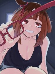 1girl animal_ears black_tank_top blunt_bangs bow breasts commentary cowboy_shot ear_ribbon grey_background grey_shorts grin highres holding holding_removed_eyewear horse_ears horse_girl large_breasts leaning_forward looking_at_viewer multicolored_hair ramnik5 red-framed_eyewear red_eyes red_ribbon ribbon roots_(hair) short_hair shorts smile solo tank_top transcend_(umamusume) umamusume unworn_eyewear