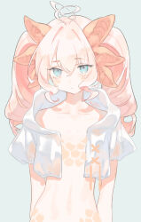 1girl axolotl_girl blue_eyes closed_mouth commentary_request cropped_jacket flat_chest green_background highres hood hooded_jacket jacket kinutani_yutaka looking_at_viewer orange_scales original puffy_short_sleeves puffy_sleeves scales short_sleeves simple_background solo tearing_up upper_body white_jacket