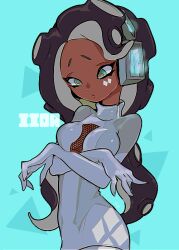 1girl aqua_eyes arms_under_breasts blue_background blue_bodysuit bodysuit breasts brown_hair cephalopod_eyes character_name cleavage_cutout closed_mouth clothing_cutout commentary_request crossed_arms dark-skinned_female dark_skin fingernails headphones horizontal_pupils imaikuy0 long_hair long_sleeves looking_down marina_(splatoon) marina_(team_order)_(splatoon) nintendo octoling official_alternate_costume parted_bangs pink_pupils sharp_fingernails solo splatoon_(series) splatoon_2 tentacle_hair