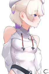 1girl absurdres beret blonde_hair closed_mouth clothing_cutout hat highres hololive hololive_dev_is leotard multicolored_hair notced purple_eyes purple_hair shoulder_cutout shrug_(clothing) simple_background solo streaked_hair todoroki_hajime todoroki_hajime_(regloss_uniform) virtual_youtuber white_background white_hat white_leotard white_shrug