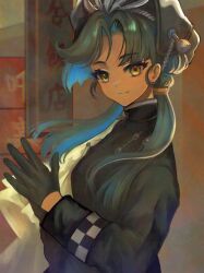 1girl beret black_dress black_gloves black_hair black_hat cape chin_strap dress from_side gloves hands_up hat highres liang_yue_(reverse:1999) long_hair looking_at_viewer low_twintails own_hands_together palms_together police police_uniform policewoman reverse:1999 side_cape sign smile solo twintails upper_body utagawa_niki white_cape yellow_eyes