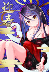 1girl :q absurdres alternate_costume beer_can black_hair black_kimono blue_background blue_hair breasts brown_eyes can chinese_zodiac cleavage closed_mouth collarbone commentary_request curled_horns demon_girl demon_horns drink_can egasumi feet_out_of_frame grey_horns hair_between_eyes head_tilt hebiyoi_tier highres holding holding_can horns invisible_chair japanese_clothes kimono large_breasts long_bangs long_hair looking_at_viewer multicolored_hair nanashi_inc. obi pointy_ears red_sash sash sidelocks sitting smile snake snake_bite solo tongue tongue_out two-tone_hair virtual_youtuber white_snake yawaraka_oniku_hatto year_of_the_snake