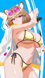 1girl absurdres alternate_costume animal_ear_fluff animal_ears arknights arm_up bikini blue_background breasts brown_hair coat cowboy_shot drop_shadow eyewear_on_head gold_bikini groin hair_ornament highres holding holding_scabbard holding_sword holding_weapon large_breasts looking_at_viewer micro_bikini navel open_clothes open_coat purple_eyes sgt_syunkai2_(myyards) shiny_skin shiny_swimsuit short_hair side-tie_bikini_bottom smile solo sunglasses swimsuit sword underboob utage_(arknights) weapon white_coat x_hair_ornament